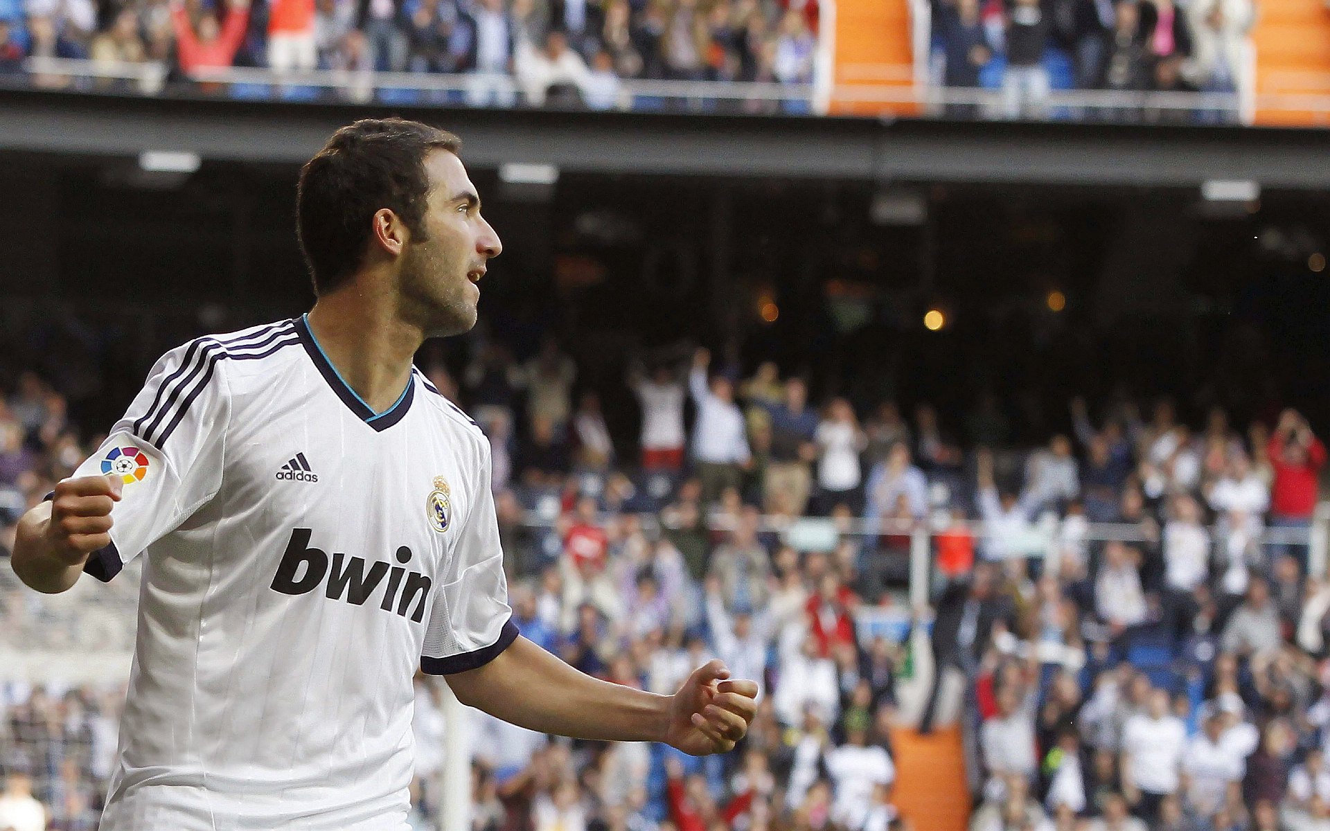 开云kaiyun-德甲激烈竞争,数据揭示战术变革推动攻守平衡的核心路径,德甲格局